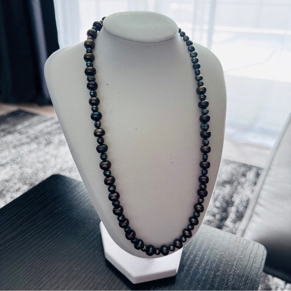Black Peacock Pearl Beaded Necklace 18” Iridescent Classic - Picture 1 of 14